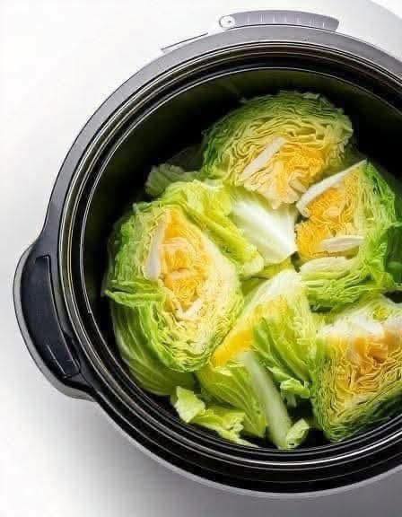 Doe rauwe koolpartjes in een slowcooker met deze 3 ingrediënten. Je zult versteld staan!
