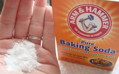 Zij smeert iedere ochtend baking soda op haar tanden. Waarom? De reden zal je verbazen!