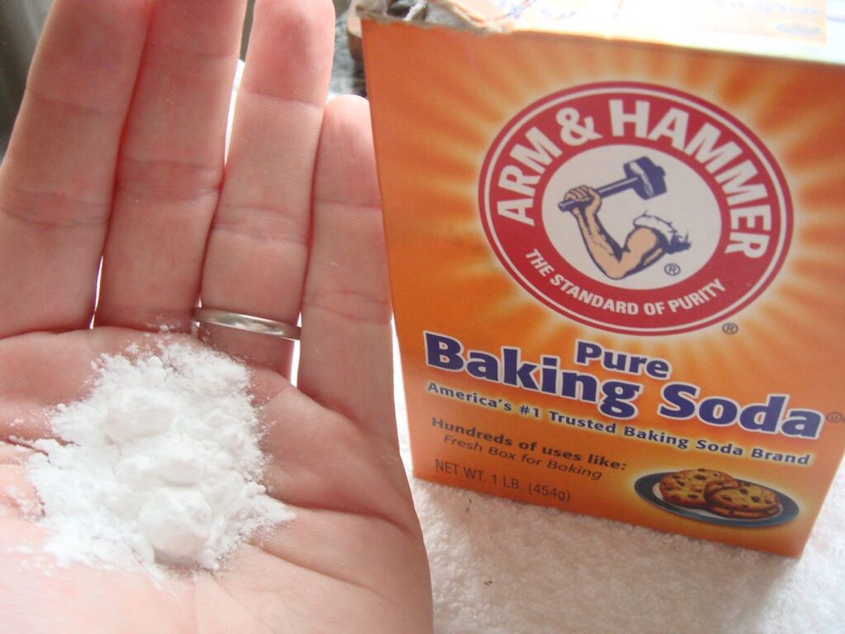 Zij smeert iedere ochtend baking soda op haar tanden. Waarom? De reden zal je verbazen!
