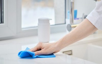 Als je deze mysterieuze zwarte puntjes ziet in je keuken, kun je maar beter weten wat het betekent