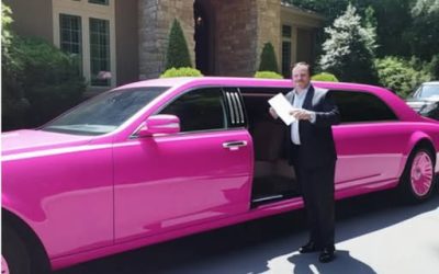 Mijn stiefmoeder heeft stiekem mijn afspraak bij de kapper voor het schoolgala afgezegd om mijn dag te verpesten, maar ze stond perplex toen er een limousine voor me kwam opdagen.