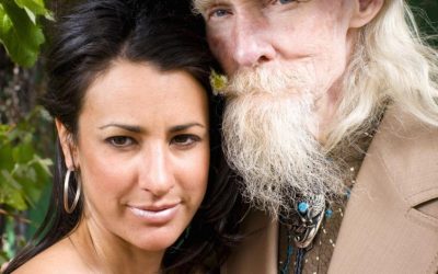 Ze werd verliefd op een man die 46 jaar ouder was dan zij en krijgt nu te maken met felle kritiek.