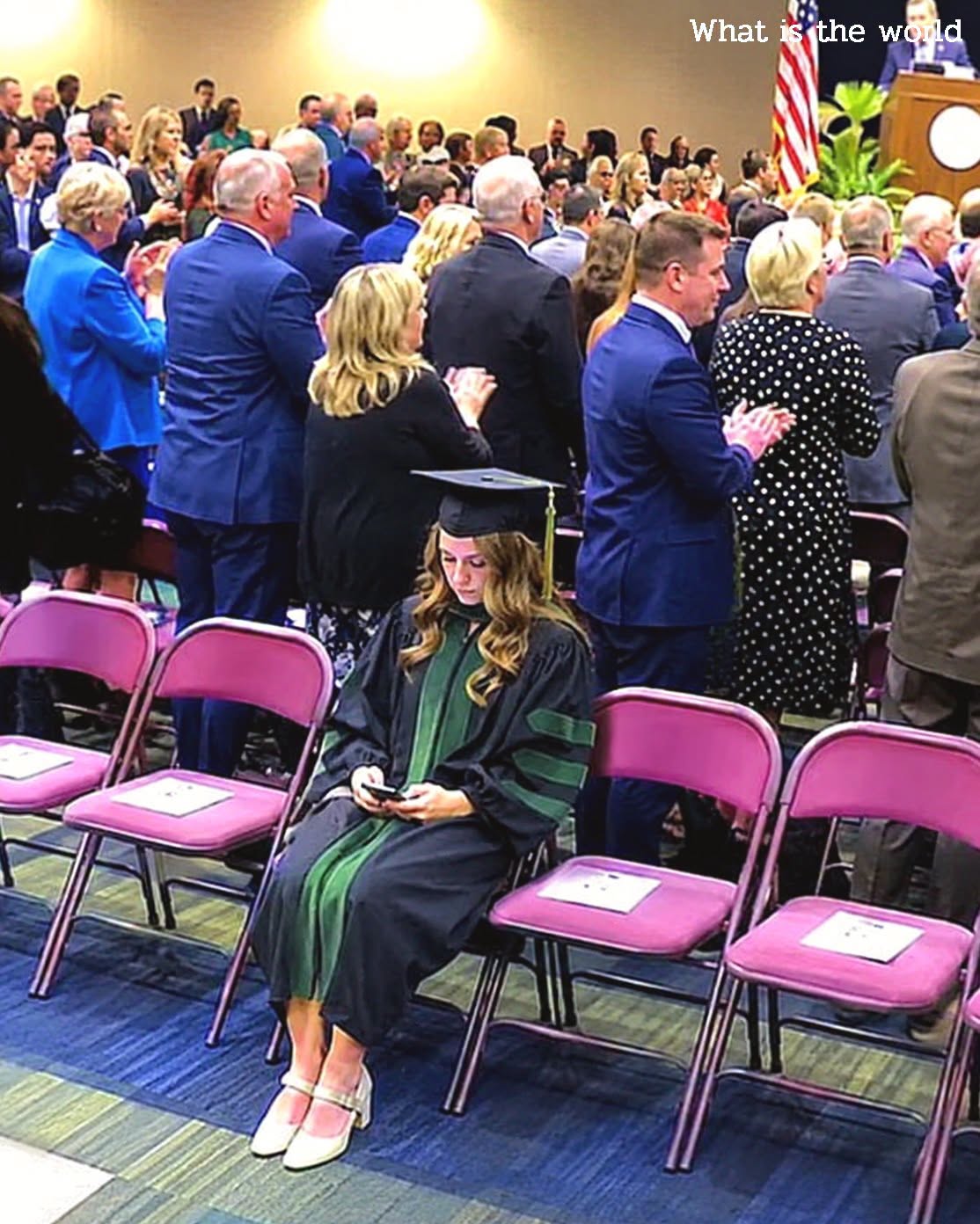 Mijn ouders hebben mijn diploma-uitreiking van de medische faculteit overgeslagen om mijn zus mee te nemen op een cruise door het Caribisch gebied, omdat ik 10.000 volgers had bereikt.
