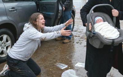 Haar ouders lieten haar tweeling achter tijdens een storm en kwamen jaren later smeken.