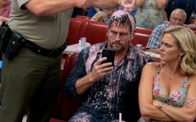 De sheriff behandelde me als vuil en gooide een milkshake over me heen — hij wist niet dat ik een SEAL was.