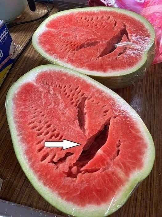 Als je een watermeloen openmaakt en dit ziet