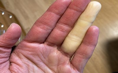 De gevolgen van slapen met je mobiele telefoon: een gewoonte die gevaarlijker is dan je denkt.