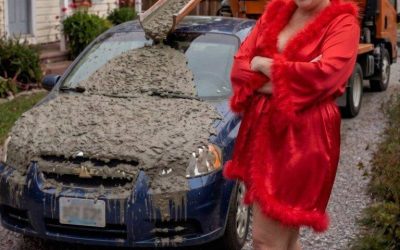 Mijn buurvrouw heeft mijn auto met beton bedekt omdat ik ‘haar uitzicht op het meer blokkeerde’ – waarna mijn 8-jarige dochter de glimlach van haar gezicht veegde.