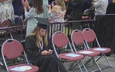 Mijn ouders hebben mijn diploma-uitreiking van de medische faculteit gemist om met mijn zus een cruise door het Caribisch gebied te maken ter ere van haar 10.000 volgers.