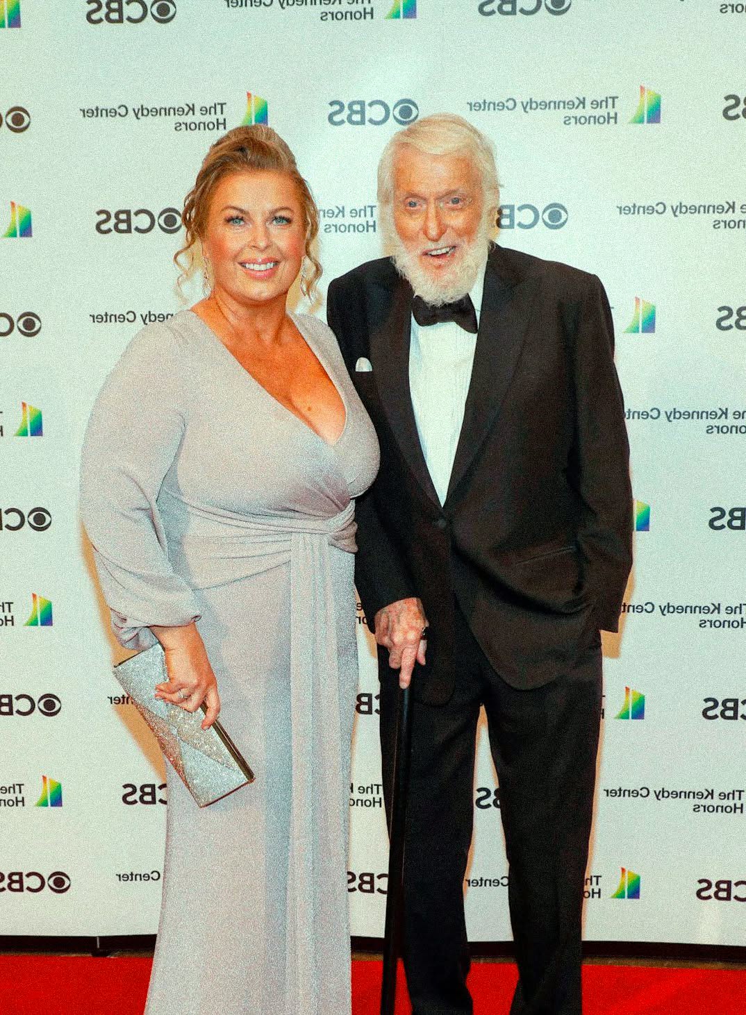 Dick Van Dyke en Arlene Silver: 14 jaar partnerschap, een liefdesverhaal dat de tand des tijds doorstaat.