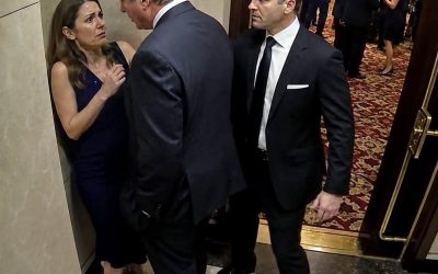 Ik ging naar het bedrijfsfeest van mijn vrouw in de verwachting droge kip, beleefde glimlachen en een trotse avond aan de zijde van de vrouw van wie ik hield te beleven…