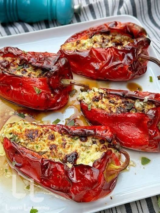 Zoek je een snel en smakelijk recept? Dan zijn gevulde kapia-paprika’s met feta uit de airfryer de perfecte keuze. Dit recept zal niet alleen je smaakpapillen verwennen, maar ook een vleugje Griekse sfeer in je keuken brengen. Koken in de airfryer maakt de bereiding eenvoudig en snel, en het resultaat is absoluut heerlijk!