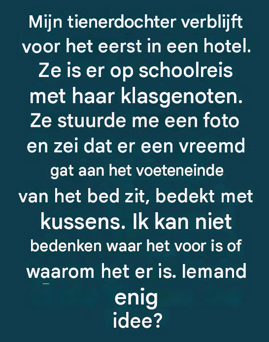 Waarom hebben sommige hotelbedden een gat aan het voeteneinde?
